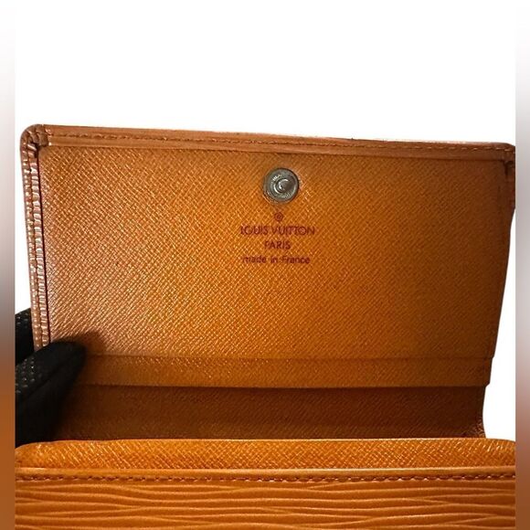 Authentic Louis Vuitton epi leather snap wallet. Orange. - Picture 12 of 16